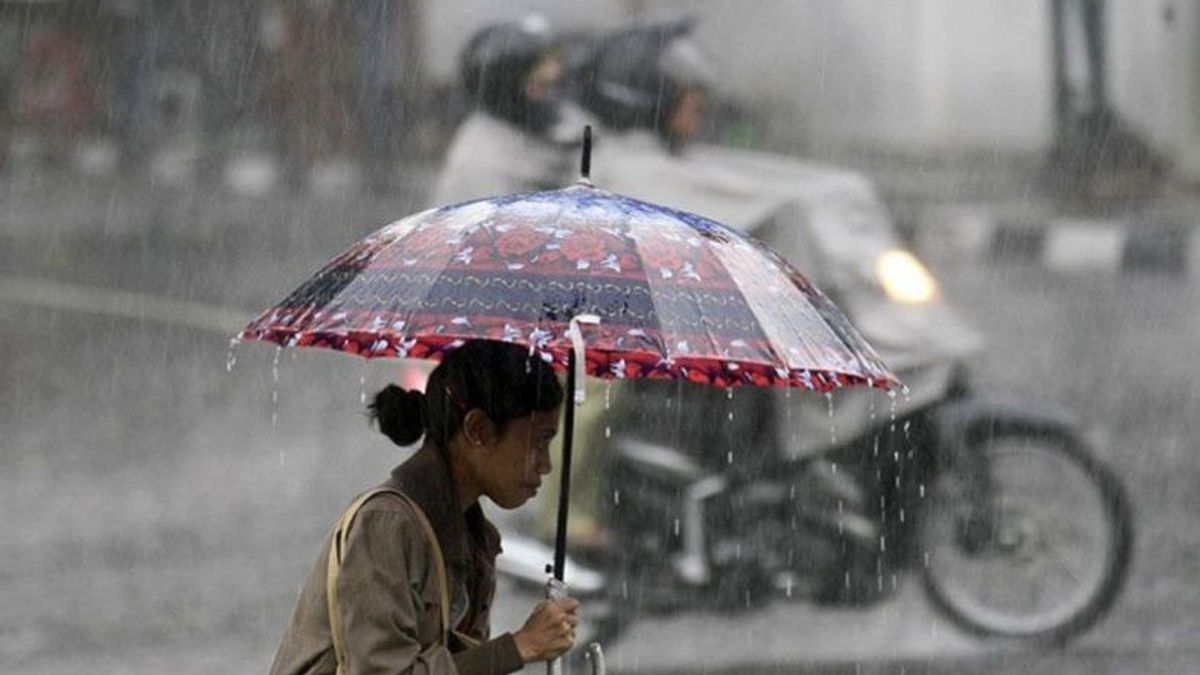 Cuaca Jakarta Hari Ini: Waspada Hujan Disertai Petir Sore Hari