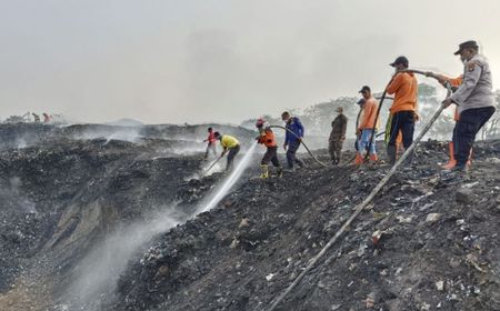 Edukasi Warga Sekitar TPA Rawa Kucing Soal Bahaya Asap