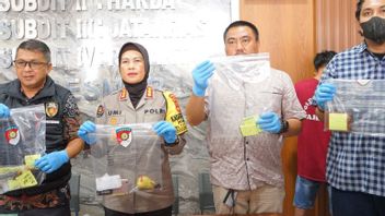 Polda Lampung Bekuk Pasutri Specialist Ganjal ATM, Raup 170 millions de roupies