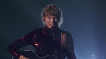 Taylor Swift Tampil di ACM Awards Setelah 7 Tahun