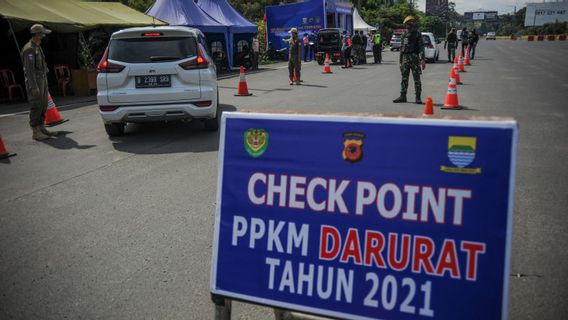 Skema <i>Shift</i> Penyekatan PPKM Darurat Tak Efektif, Polisi: Hari Pertama Masih Dicoba