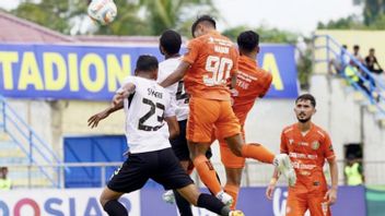 Conflit de troisième place de la Liga 2 du Royaume contre Malut United arboré