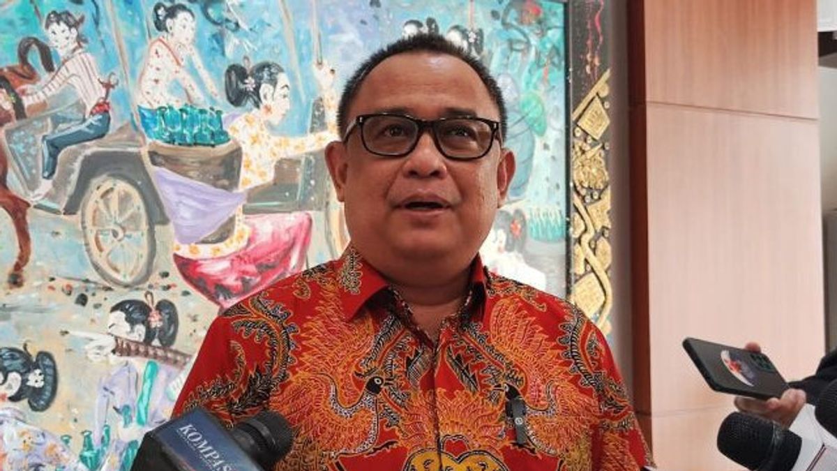 佐科威前往中爪哇 与“一号帕斯隆,宫殿”的运动联系在一起:总统的昆克与选举无关