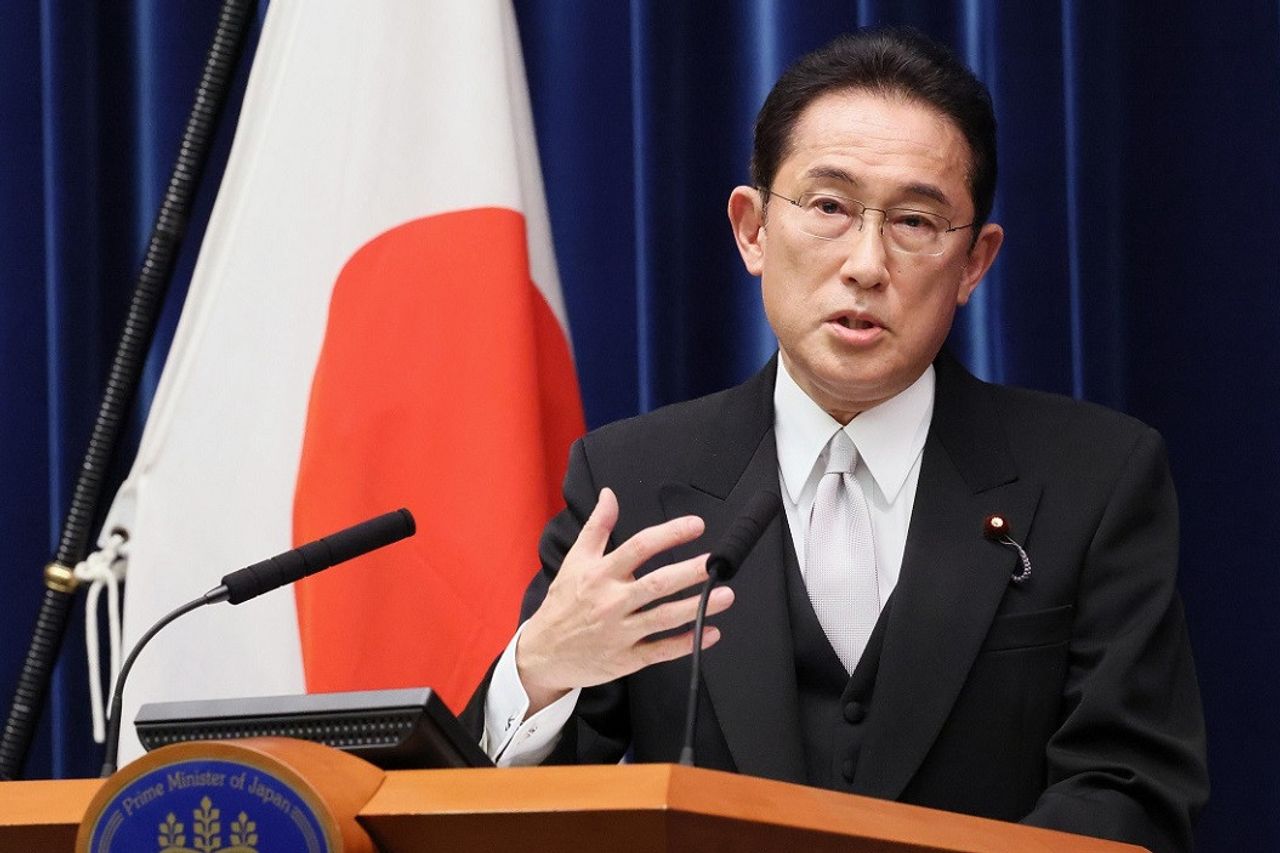 懸念から、日本の首相が福島海からシーフードを食べる多くの大臣を招待