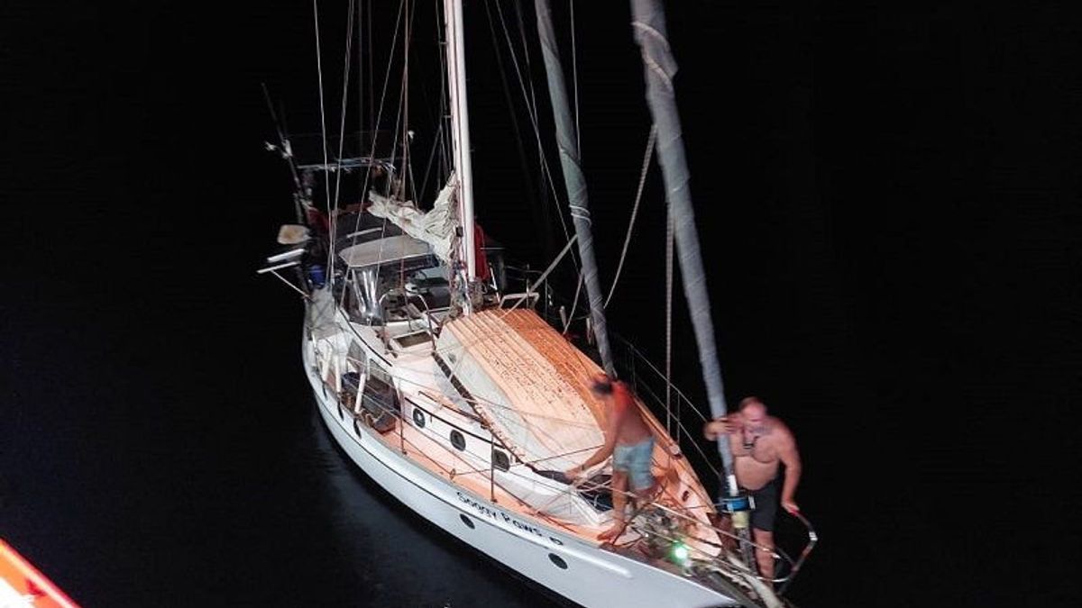 Tim SAR Evakuasi 2 Bule Australia yang Terdampar di Pulau Teor karena Kapal Yacht Mati Mesin