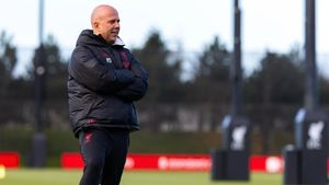 Arne Slot Bingung Mengapa Liverpool Mudah Kebobolan dari Bola Mati