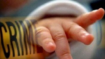 Geger Penemuan Bayi Dalam Kardus Air Mineral Di Teras Rumah Warga, Polisi Melakukan Penyelidikan