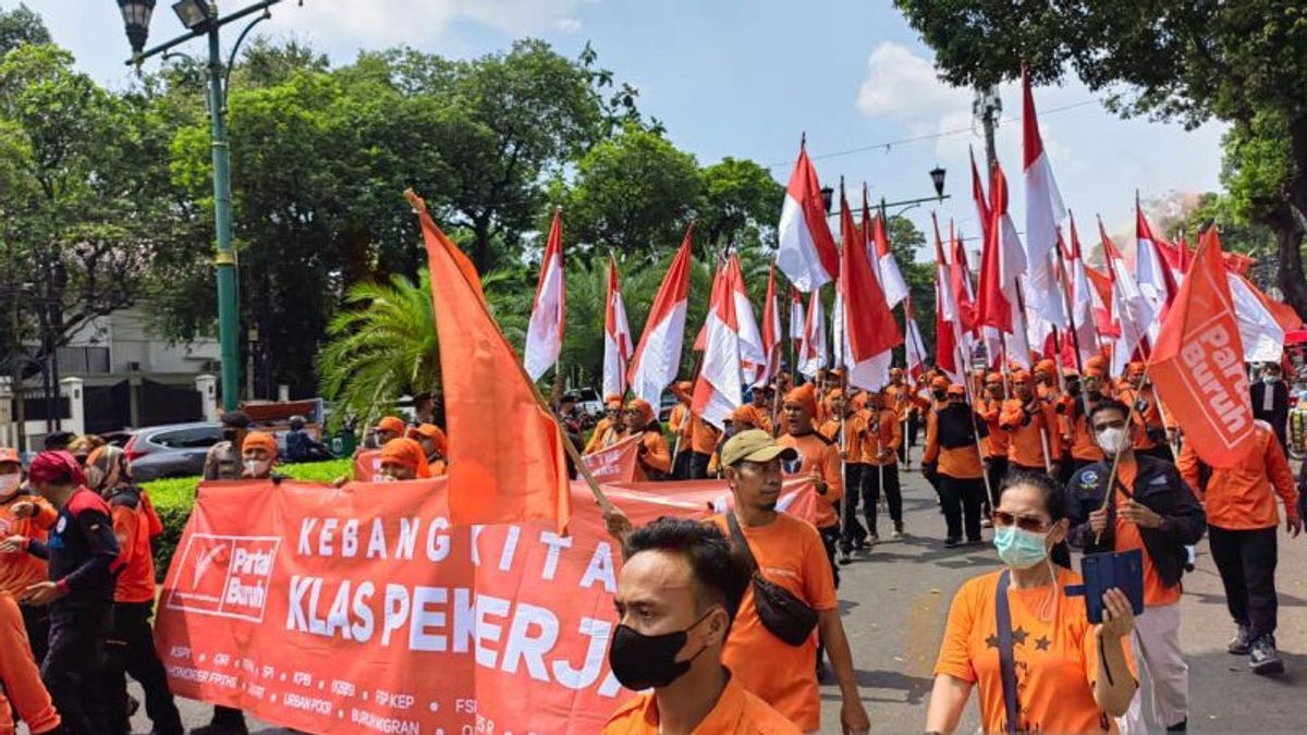 Partai Buruh daftar Pemilu 2024 Hari Ini Sambil Pawai Marawis, Ondel-ondel, hingga Gerobak Tukang Sayur