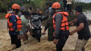 Banjir di Aceh Selatan Isolir Wilayah Trumon, Pemkab Bangun Jembatan Darurat