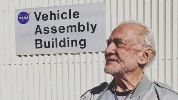 Astronaut Apollo 11 Buzz Aldrin Terima Vaksin COVID-19