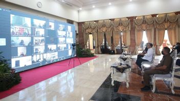 Le Maire De Surabaya Demande Aux Responsables Du Sous-district Et Du Village D’anticiper Le Pic COVID-19