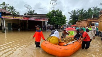 1 Meter Flood, Bodies In West Pasaman Must Ride A Rubber Boat To TPU