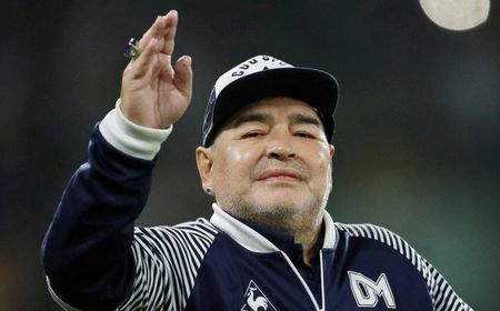 Pekerja Pemakaman Dipecat Usai Berfoto di Samping Jenazah Diego Maradona