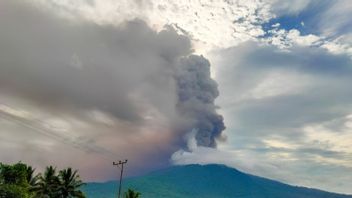 Erupsi Gunung Lewotobi NTT, Polisi Berlakukan Buka Tutup Jalan Trans Flores