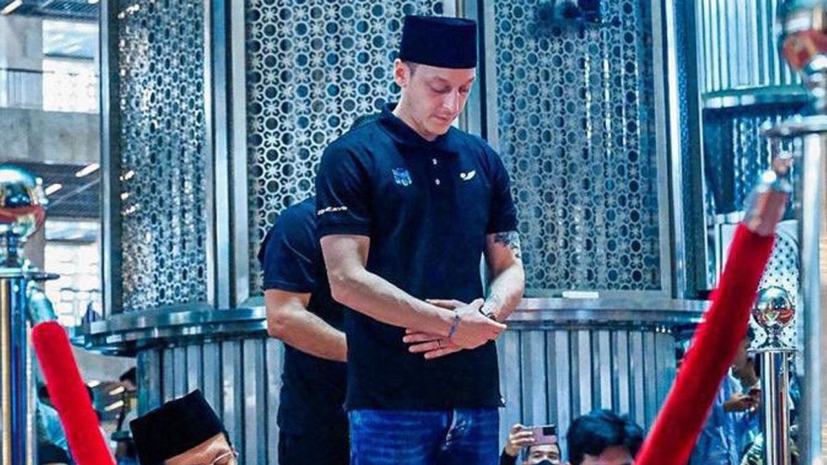 Media Turki Ramai Beritakan Mesut Ozil Salat Jumat di Masjid Istiqlal