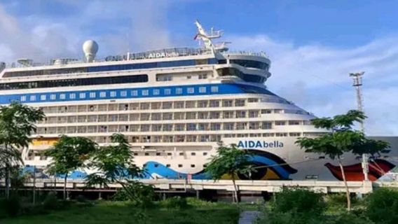 Kapal Pesiar Aida Bellla Singgah di Pelabuhan Lembar Bawa Ribuan Wisatawan