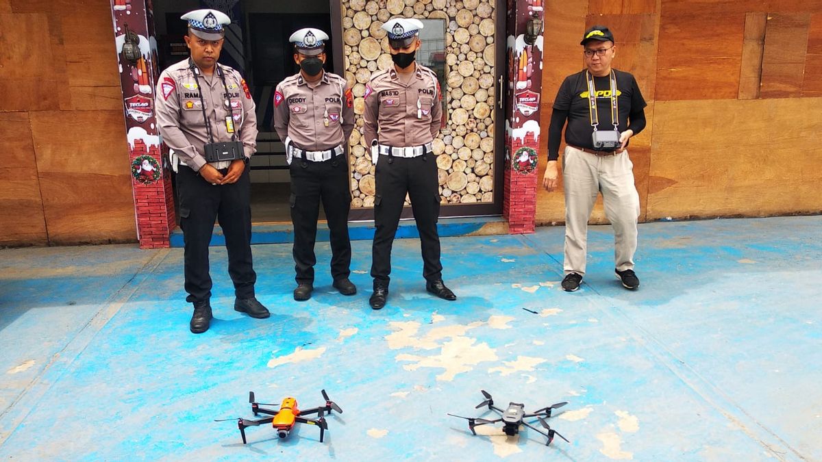Lihat Polisi Menerbangkan Drone? Siap-siap, Pelanggar Lalu Lintas Bakal Kena Tilang