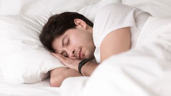 断食中に健康を維持し、無気力にならないように睡眠パターンを設定する方法