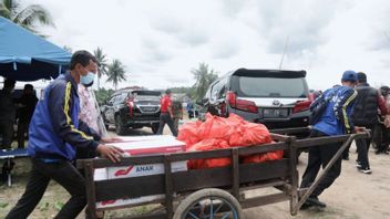 Mensos Risma Salurkan Bantuan Rp727 Juta kepada Korban Banjir Batu Belubang Bangka Tengah