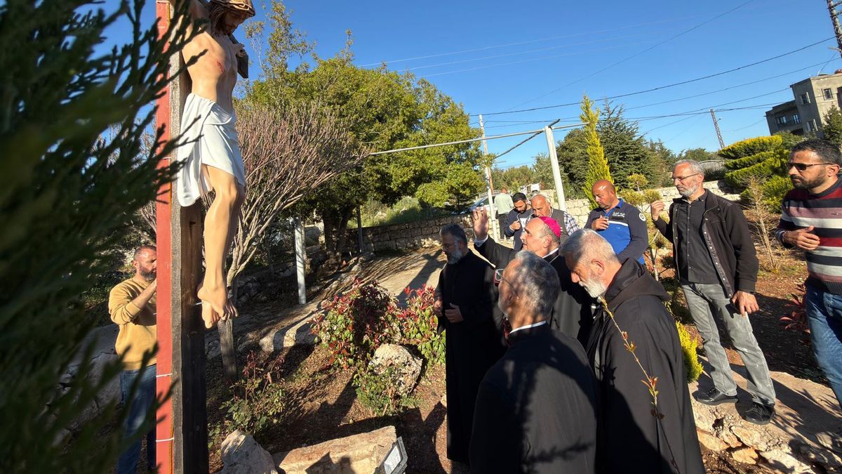 Le rejet de l'offre israélienne, les habitants de Debel Liban reçoivent une nouvelle statue de Jésus de la force UNIFIL d'origine italienne