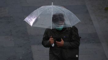 ジャカルタはまだ雨が降るので準備ができている傘