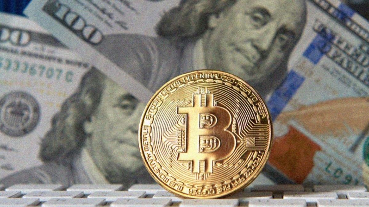 Seriously! Dollar On The Verge Of Inflation, Make Investors Switch To Bitcoin Cs