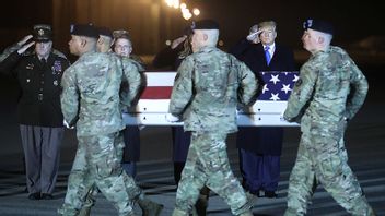 آخر جندي من مشاة البحرية الأميركية قتل في أفغانستان أعيد إلى الوطن، واستقبله المئات