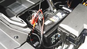 Aki Tetap Punya Peran Vital di Mobil Elektrifikasi, Ini Tips Merawatnya