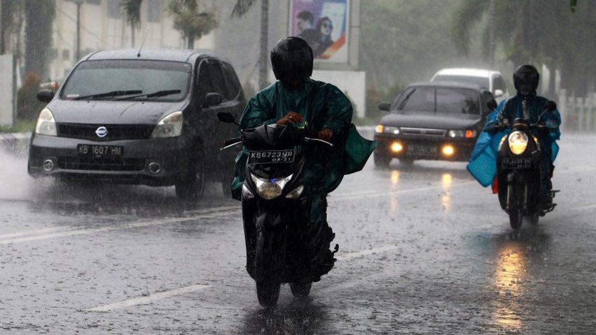 Prakiraan Cuaca Sabtu 25 Juni: Jabodetabek dan Mayoritas Kota Besar Hujan