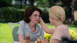 Sinopsis Film <i>Mothers’ Instinct</i>: Anne Hathaway dan Jessica Chastain Jadi Tetangga