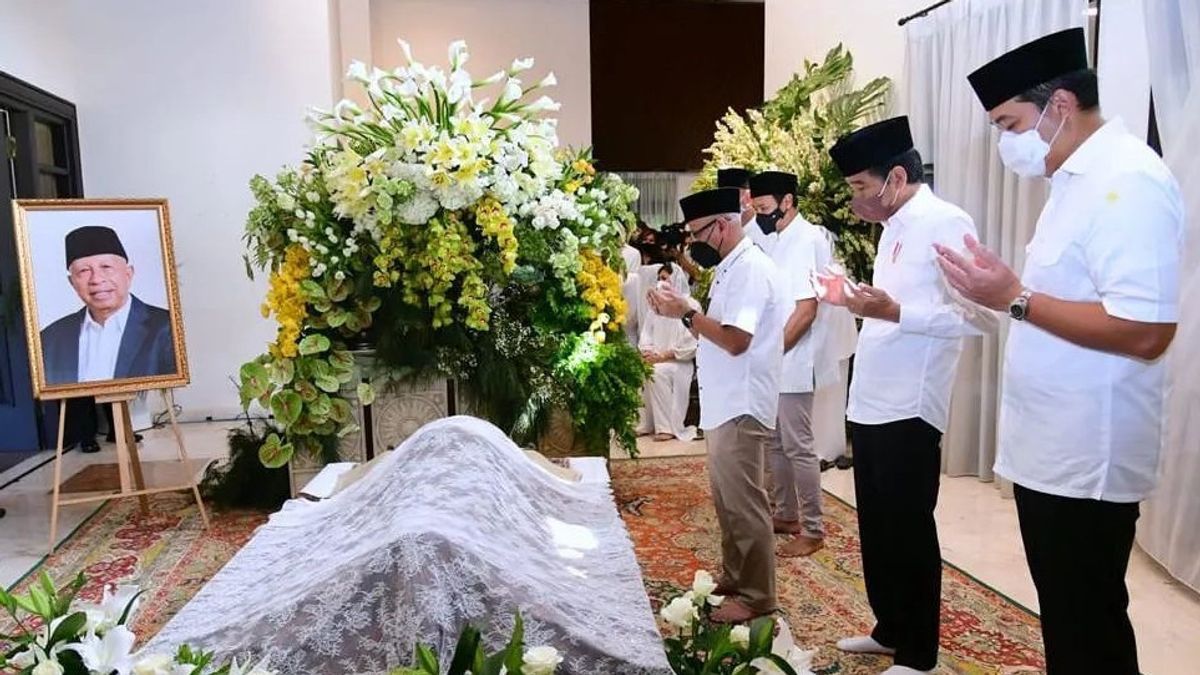 Jokowi Takziah To The Funeral Home Of Conglomerate Arifin Panigoro In Cilandak, South Jakarta, Prayers For Diimami Hilmi Panigoro