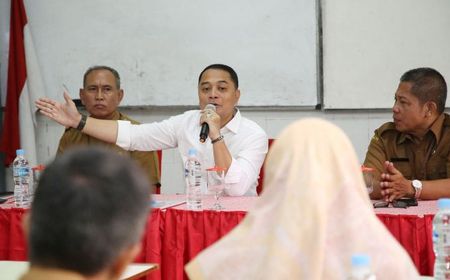 Kumpulkan Kepsek, Wali Kota Surabaya Larang Pungutan Sekolah dalam Bentuk Apa pun