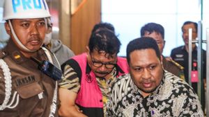 Prosecutor's Office Arrests Ronald Tannur In Surabaya