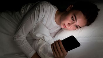 なぜ「私」のために眠りをしばしば延期するのか?心理学者の説明