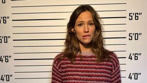 Jennifer Garner Terjebak di Eskalator, Minta Bantuan Deadpool dan Wolverine