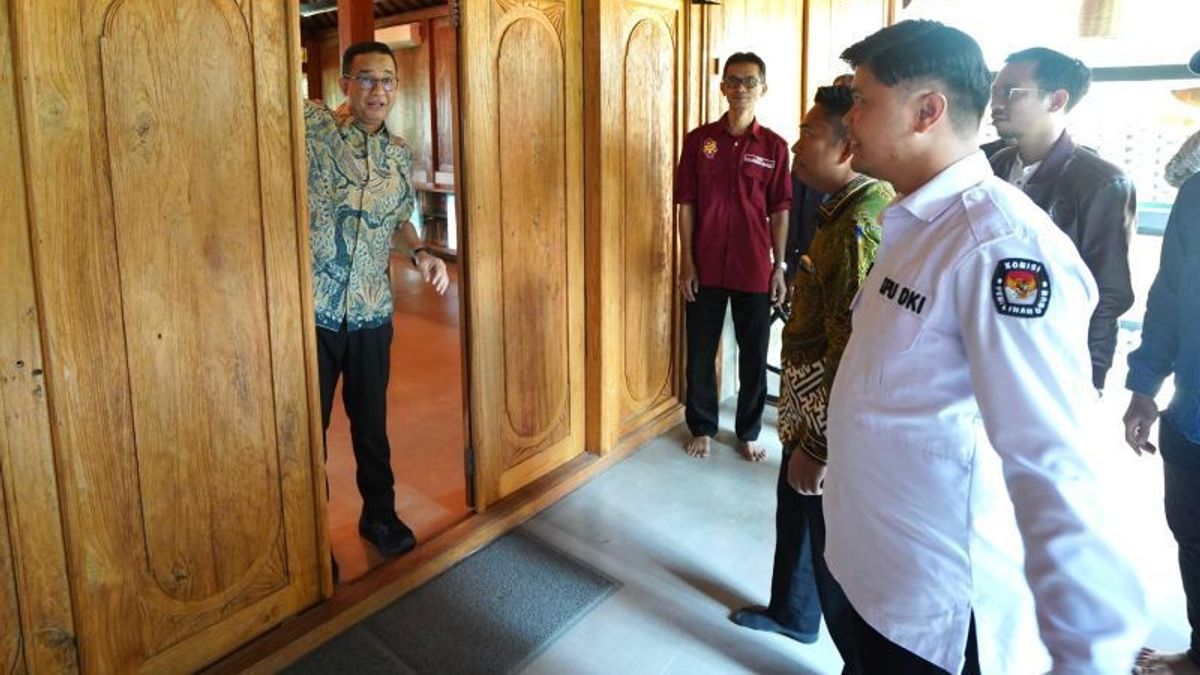 Komisioner KPU Dampingi Pantarlih Lakukan Coklit di Rumah Anies Baswedan