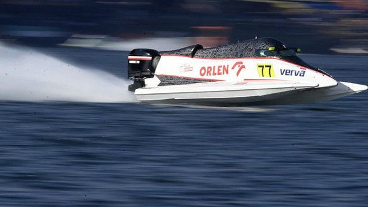 أسرع سجل 58.21 ثانية ، Marszalek يفوز بالسباق 1 F1 الزوارق السريعة بحيرة توبا
