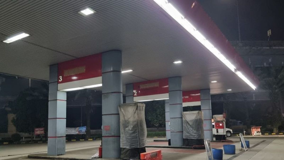 محطة وقود بيرتامينا لمنطقة استراحة KM 42 في كاراوانغ كينا سانكسي بسبب استخدام أدوات غير قياسية