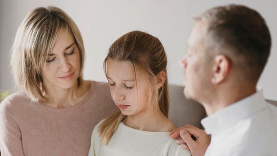 保護者があまりにも保護的である7つの兆候とそれが子供に与える影響