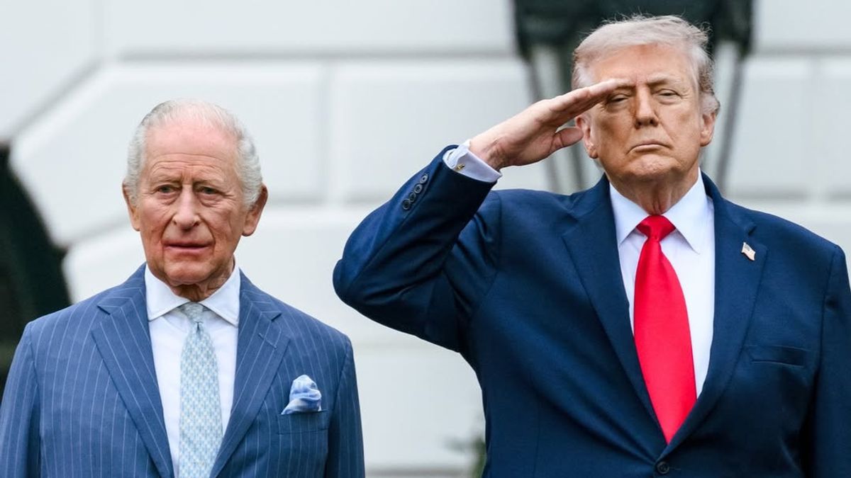 Trump Umbar Tawa Dapat Hadiah Lonceng Era Perang Dunia II dari Raja Inggris Charles