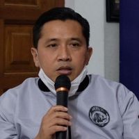    Arema FC管理层向Aji Santoso道歉，因为Aremanian遭到破坏和破坏