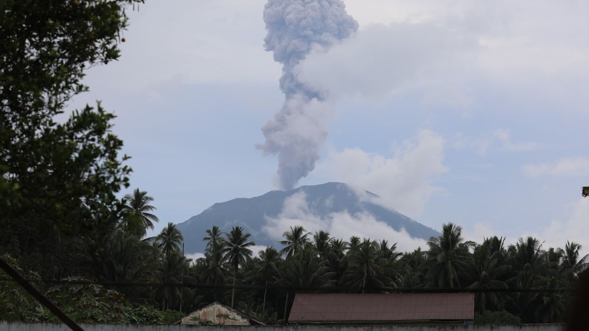 Dimanche matin, l'éruption du mont Dukono atteint 3000 mètres