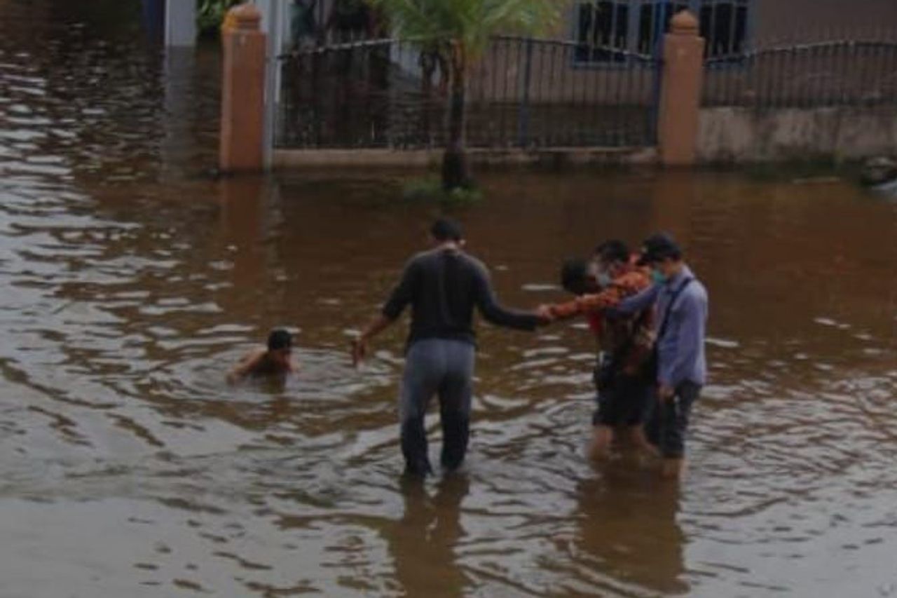 Rob Floods Frappe Dumai Ville De Riau