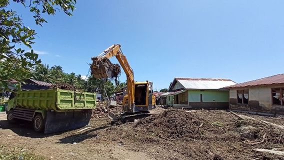 Cleaning Up Torue Flood Remnants: 6 Heavy Equipment Unloaded, Sand Carried By Floods For Damaged Village Roads