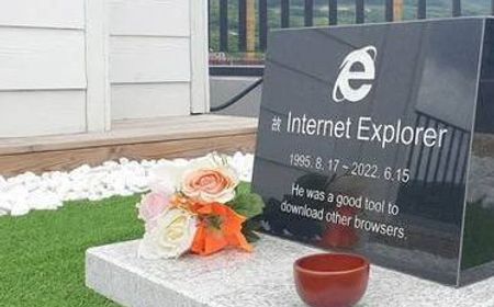 Batu Nisan Internet Explorer Tengah Viral di Korea Selatan, Dampak Penutupan Aplikasi Kesayangan