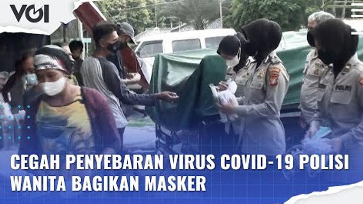 VIDEO: Cegah COVID-19, Polisi Wanita Bagikan Masker di Pasar