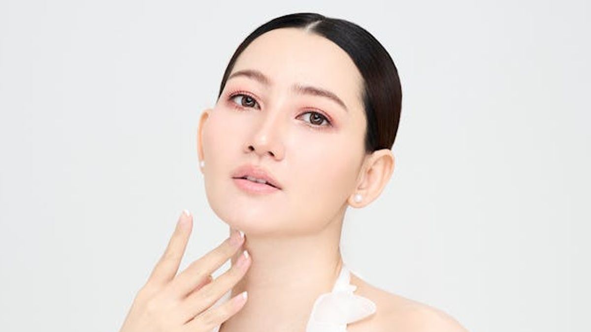 Elegan Tanpa Ribet: Mengapa ‘Minimalist Beauty’ Jadi Tren Kecantikan Masa Kini?
