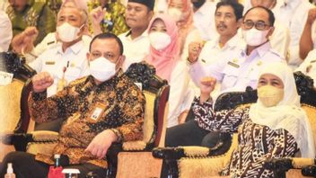 东爪哇省省长霍菲法提醒村长不要腐败