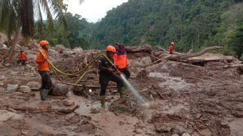 باندا إيه سي إس - لا يزال 5 أشخاص مفقودين ، ووسع فريق البحث والإنقاذ عملية البحث عن ضحايا الانهيارات الأرضية والفيضانات في ساحل جنوب الساحل