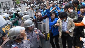 Polisi Amankan Sejumlah Orang Saat Demo 21 April, Di antaranya Mau Terobos Istana Merdeka
